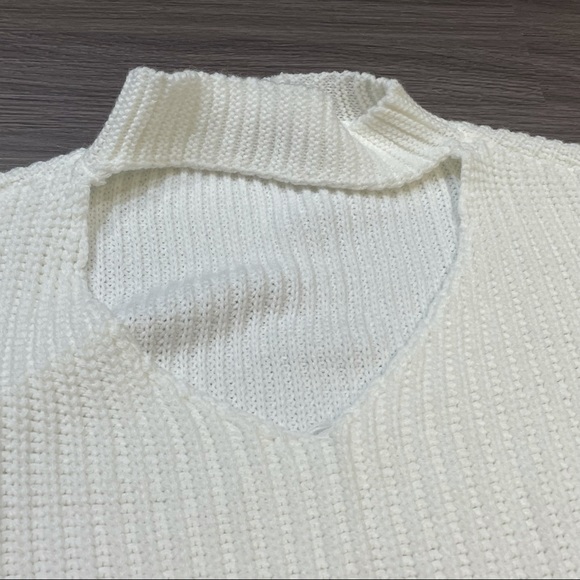 White V-Cut & Crew Neck Knitted Sweater Boohoo - Picture 3 of 5